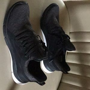 Beautiful excellent condition workout Reebok sneakers wore them twice